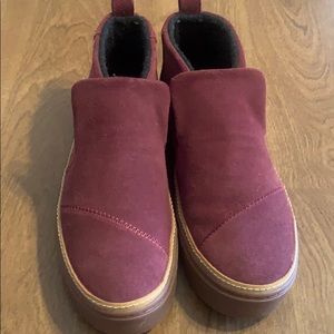Tom’s Paxton slip on